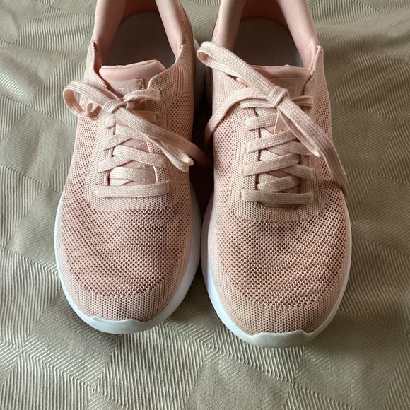 KIZIK Athens Peaches N'Cream Hands Free Slip-On/Tie Sneakers Women’s 9 Men’s 7.5 - Picture 1 of 5